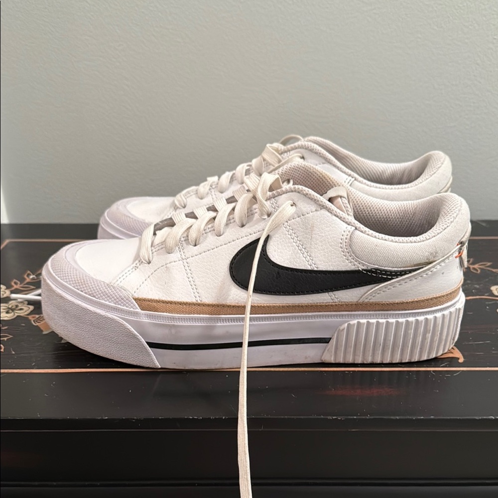 Nike White and Black Classic Sneakers Platform